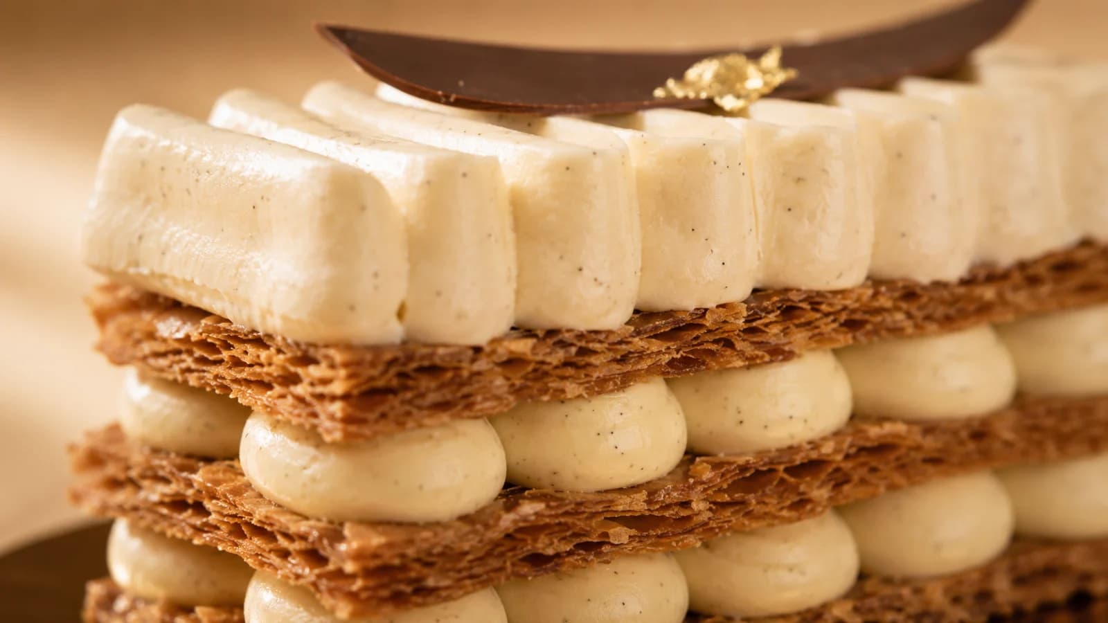 Mille-Feuille: The Cake That Doesn't Wait for You